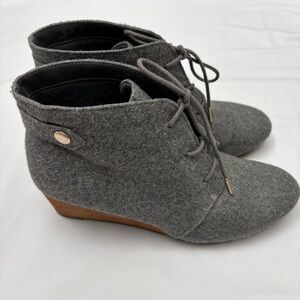 Dr. Scholl's Conquer Desert Wedge Gray Lace Up Ankle Boots